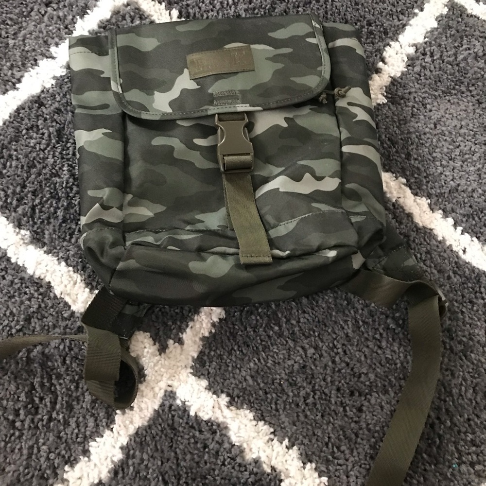 Pink vs backpack camo small
